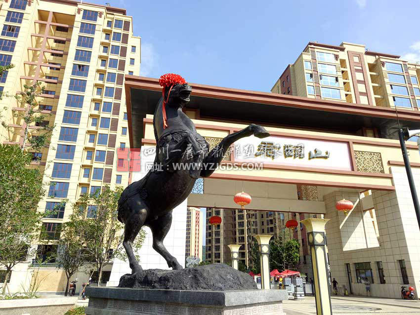 襄陽君臨山雕塑